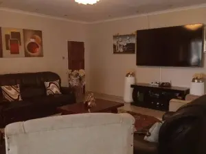 5 Bedroom House to Rent in Arlington