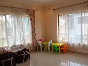 5 Bedroom House to Rent in Arlington