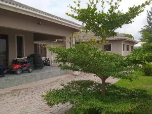 5 Bedroom House to Rent in Arlington