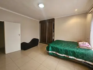 5 Bedroom House to Rent in Arlington