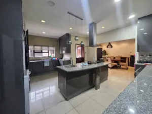 5 Bedroom House to Rent in Arlington