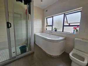 5 Bedroom House to Rent in Arlington