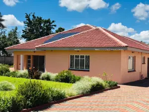 6 Bedroom House to Rent in Borrowdale West