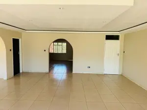 6 Bedroom House to Rent in Borrowdale West