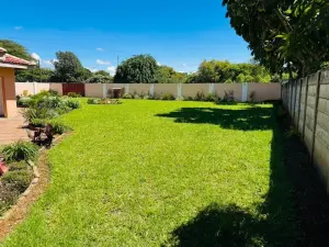 6 Bedroom House to Rent in Borrowdale West