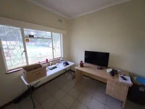 3 Bedroom House to Rent in Greendale North