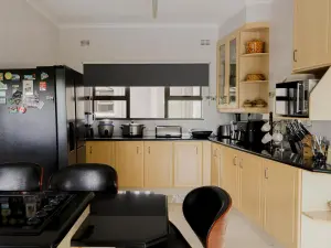 6 Bedroom House to Rent in Glen Lorne