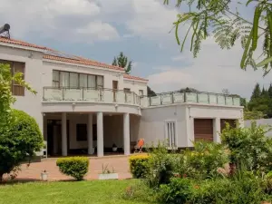 9 Bedroom House to Rent in Borrowdale