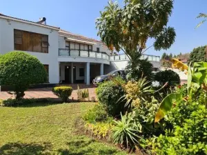 9 Bedroom House to Rent in Borrowdale