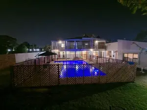 9 Bedroom House to Rent in Borrowdale