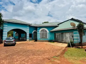 6 Bedroom House to Rent in Mandara