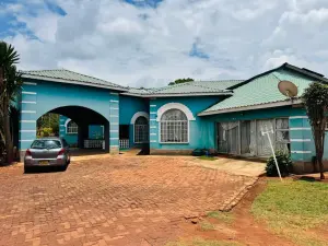 6 Bedroom House to Rent in Mandara