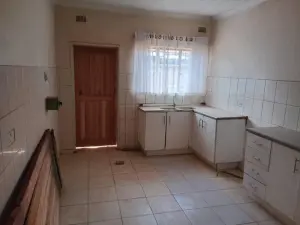 3 Bedroom House to Rent in Mainway Meadows