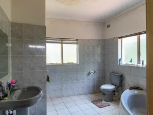 4 Bedroom House to Rent in Mandara