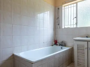 4 Bedroom House to Rent in Mandara