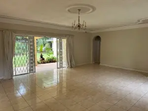 6 Bedroom House to Rent in Highlands