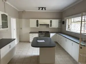 6 Bedroom House to Rent in Highlands