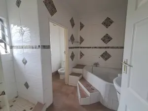 4 Bedroom House to Rent in Parktown