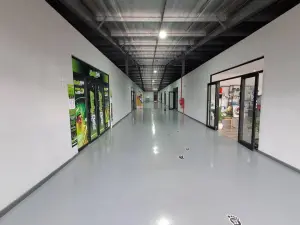 Retail/Shop to Rent in Hogerty Hill