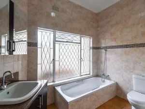 5 Bedroom House to Rent in Glen Lorne