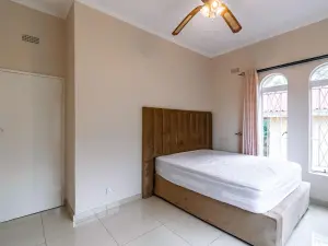 5 Bedroom House to Rent in Glen Lorne