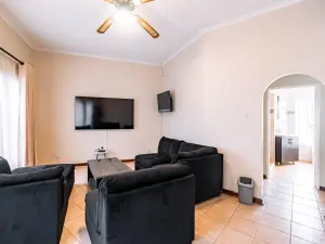 5 Bedroom House to Rent in Glen Lorne