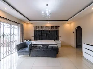 5 Bedroom House to Rent in Glen Lorne