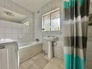 3 Bedroom House to Rent in Greendale