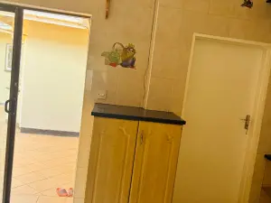 7 Bedroom House to Rent in Chisipite