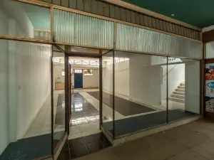 Retail/Shop to Rent in Newlands