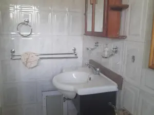 5 Bedroom House to Rent in Milton Park