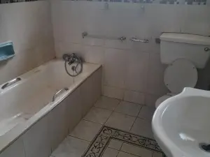 5 Bedroom House to Rent in Milton Park