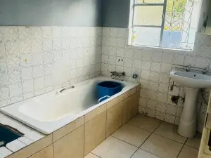 3 Bedroom House to Rent in Greendale