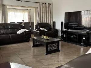 4 Bedroom House to Rent in Avondale West