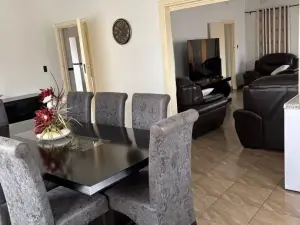 4 Bedroom House to Rent in Avondale West