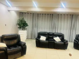 6 Bedroom House to Rent in Gletwin Park