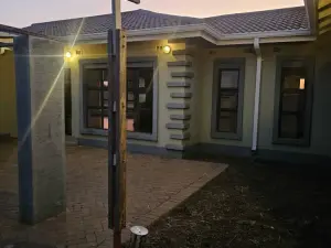 4 Bedroom House to Rent in Fairview