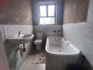 4 Bedroom House to Rent in Mount Pleasant Heights