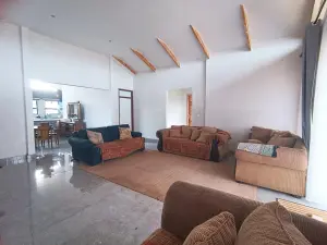 4 Bedroom House to Rent in Mount Pleasant Heights