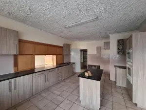 5 Bedroom House to Rent in Marlborough