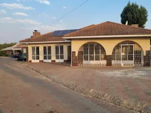 5 Bedroom House to Rent in Marlborough