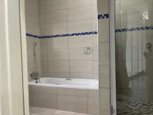 7 Bedroom House to Rent in Crowhill Views