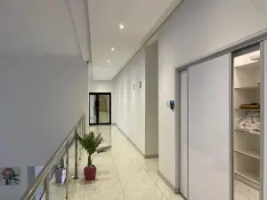 7 Bedroom House to Rent in Crowhill Views