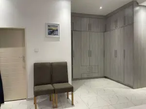 7 Bedroom House to Rent in Crowhill Views