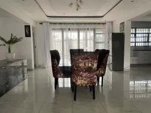 7 Bedroom House to Rent in Crowhill Views