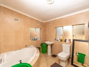 3 Bedroom House to Rent in Chisipite