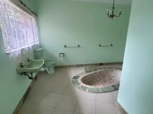 5 Bedroom House to Rent in Mandara