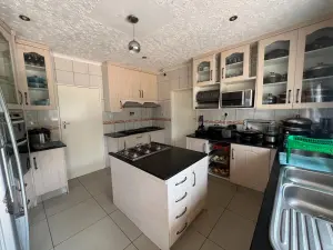 4 Bedroom House to Rent in Greendale