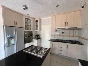 4 Bedroom House to Rent in Greendale