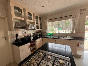 4 Bedroom House to Rent in Greendale